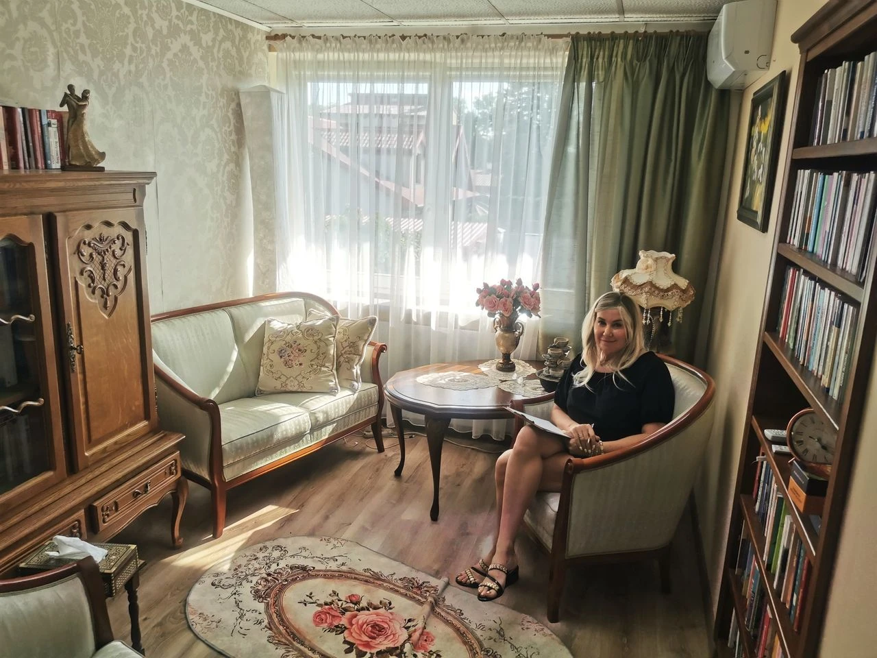 Edyta Pytlak w swoim gabinecie w Lublinie